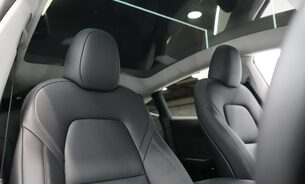 Tesla Model Y LONG RANGE AWD One Owner Adaptive LEDs Pano Roof  Parking Sensors VAT Q 4