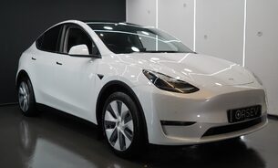 Tesla Model Y LONG RANGE AWD One Owner Adaptive LEDs Pano Roof  Parking Sensors VAT Q 8