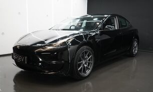 Tesla Model 3 LONG RANGE AWD Solid Black One Owner  Adaptive LEDs Pano Roof VAT Q 7