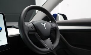 Tesla Model 3 LONG RANGE TOW BAR White Interior 19" Sport Wheels One Owner VAT Q 25