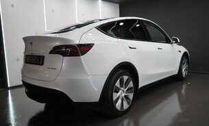 Tesla Model Y LONG RANGE AWD One Owner Clean Example Adaptive LEDs Panoramic Roof VAT Q 6