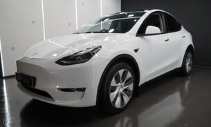 Tesla Model Y LONG RANGE AWD One Owner Clean Example Adaptive LEDs Panoramic Roof VAT Q 9