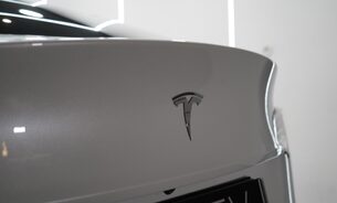 Tesla Model Y LONG RANGE AWD One Owner Clean Example Adaptive LEDs Panoramic Roof VAT Q 10