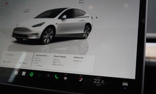 Tesla Model Y LONG RANGE AWD One Owner Clean Example Adaptive LEDs Panoramic Roof VAT Q 21