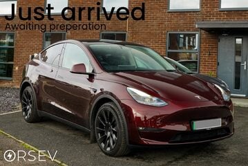 Tesla Model Y LONG RANGE AWD Cherry Red Metallic 20" Induction Wheels Alcantara Dash 