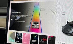 Tesla Model 3 Long Range TOW BAR ENHANCED AUTOPILOT 19" Sport Wheels Heat Pump One Owner 23