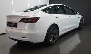Tesla Model 3 MODEL 3 Ryzen One Owner Adaptive LEDs Heat Pump Pano Roof Black Interior  9