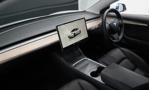 Tesla Model 3 MODEL 3 Ryzen One Owner Adaptive LEDs Heat Pump Pano Roof Black Interior  11