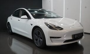 Tesla Model 3 MODEL 3 Ryzen One Owner Adaptive LEDs Heat Pump Pano Roof Black Interior  5