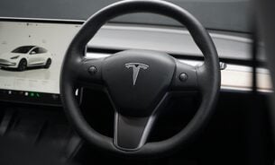 Tesla Model 3 MODEL 3 Ryzen One Owner Adaptive LEDs Heat Pump Pano Roof Black Interior  15