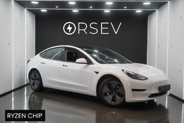 Tesla Model 3 RWD Ryzen One Owner Adaptive LEDs Heat Pump Pano Roof Black Interior 