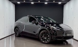 Tesla Model Y LONG RANGE AWD 20" Induction Alloys Solid Black One Owner Parcel Shelf  3