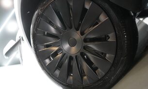 Tesla Model Y LONG RANGE AWD Impeccable Example! Sought After White Interior Low Mileage  4