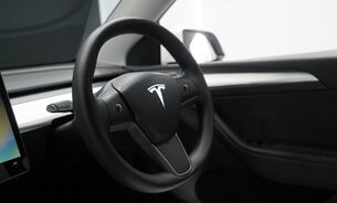 Tesla Model Y LONG RANGE AWD Impeccable Example! Sought After White Interior Low Mileage  22