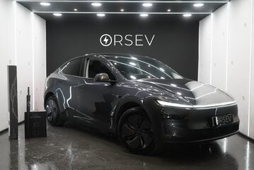 Tesla Model Y LONG RANGE RWD Full Self Driving No Lux TAX FREE £1000 Accessory Bundle 