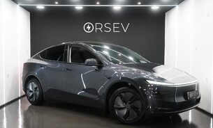 Tesla Model Y LONG RANGE RWD Full Self Driving Software AutoPark Summon VAT Qualifying 1