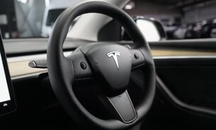 Tesla Model Y LONG RANGE AWD Solid Black One Owner Premium Sound Pano Roof VAT Q 23