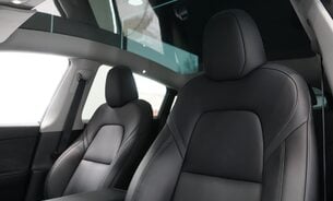 Tesla Model Y LONG RANGE AWD Tow Bar One Owner 19" Gemini Wheels Matrix LED Headlights 16