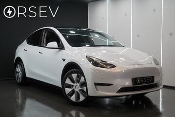 Tesla Model Y LONG RANGE AWD Tow Bar One Owner 19" Gemini Wheels Matrix LED Headlights