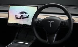 Tesla Model Y LONG RANGE AWD Tow Bar One Owner 19" Gemini Wheels Matrix LED Headlights 14