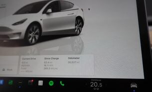 Tesla Model Y LONG RANGE AWD Tow Bar One Owner 19" Gemini Wheels Matrix LED Headlights 23