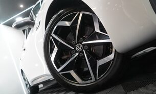 Volkswagen ID.3 FIRST EDITION FVWSH Adaptive Cruise 19" Alloys Rev Camera Keyless Entry 4