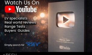 Tesla Model Y PERFORMANCE White Interior Deep Blue Metallic One Owner 20" Alloys 4