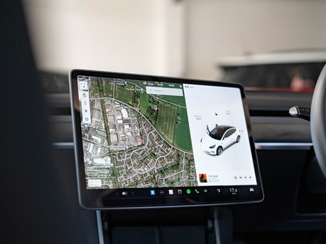 DISPLAY SWIVEL BRACKET FOR MODEL 3 AND MODEL Y, New Milton Hampshire
