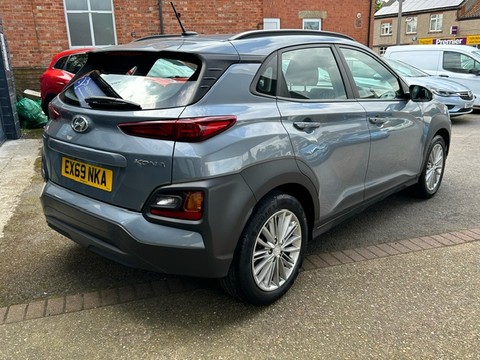 Hyundai KONA SE 3