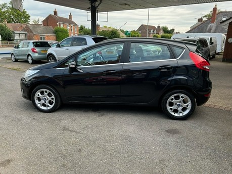 Ford Fiesta ZETEC 16V AUTOMATIC 1