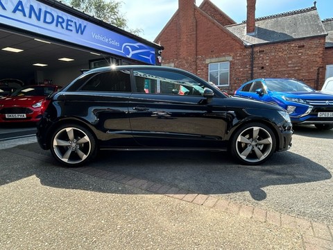 Audi A1 TDI BLACK EDITION 2