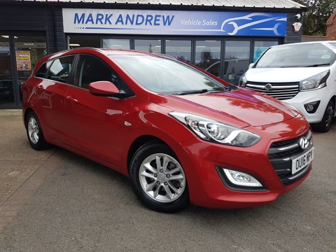 Hyundai i30 CRDI SE BLUE DRIVE ESTATE 1