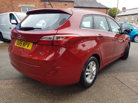 Hyundai i30 CRDI SE BLUE DRIVE ESTATE 3