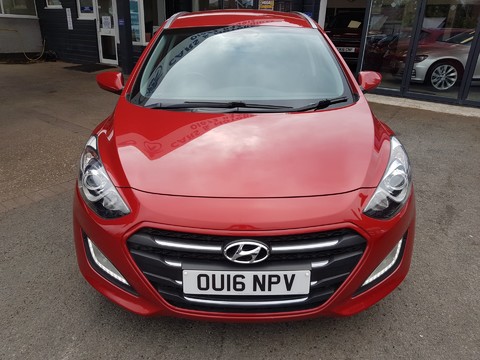 Hyundai i30 CRDI SE BLUE DRIVE ESTATE 19