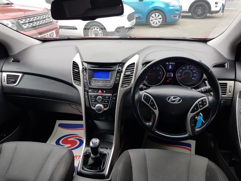 Hyundai i30 CRDI SE BLUE DRIVE ESTATE 2