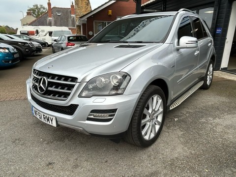 Mercedes-Benz M Class ML300 CDI BLUEEFFICIENCY GRAND EDITION 3