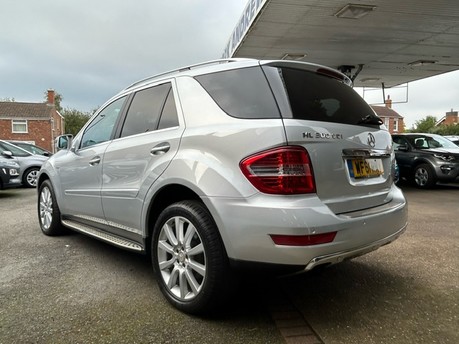 Mercedes-Benz M Class ML300 CDI BLUEEFFICIENCY GRAND EDITION 1