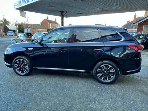 Mitsubishi Outlander PHEV 4HS 4