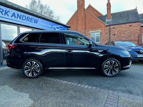 Mitsubishi Outlander PHEV 4HS 2