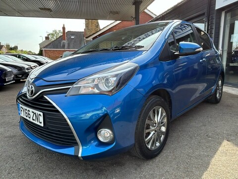 Toyota Yaris VVT-I ICON 6