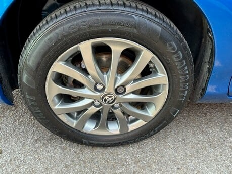 Toyota Yaris VVT-I ICON 4