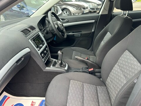 Skoda Octavia SE MPI 9