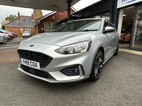 Ford Focus ST-LINE X 2