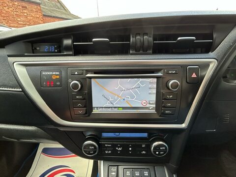 Toyota Auris VVT-I EXCEL HYBRID 14