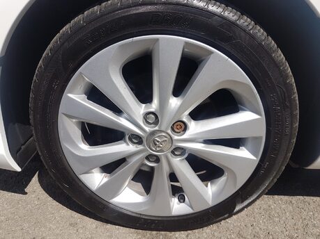Toyota Auris VVT-I EXCEL HYBRID 2