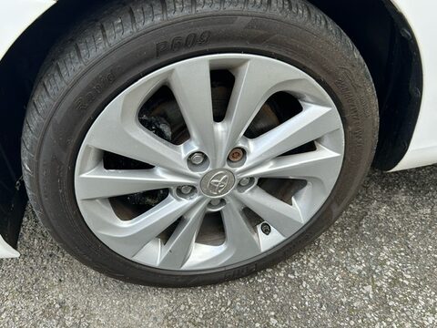 Toyota Auris VVT-I EXCEL HYBRID 9