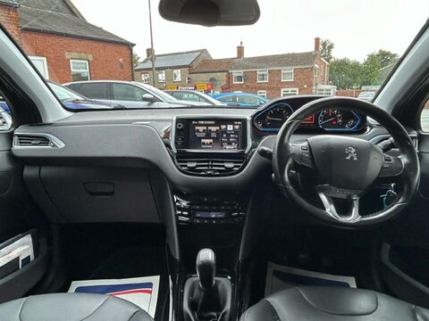 Peugeot 2008 BLUE HDI S/S ALLURE 12