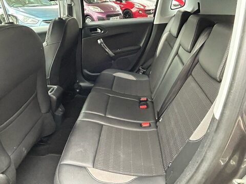 Peugeot 2008 BLUE HDI S/S ALLURE 10