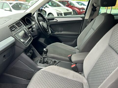 Volkswagen Tiguan SE NAV TDI BMT 4MOTION 11