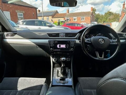 Skoda Superb SE BUSINESS TDI ESTATE 12